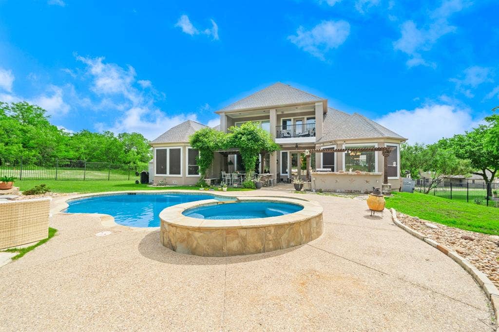 9111 Cliffside, Grand Prairie, TX 75104 9111 Cliffside, Grand Prairie, TX 75104