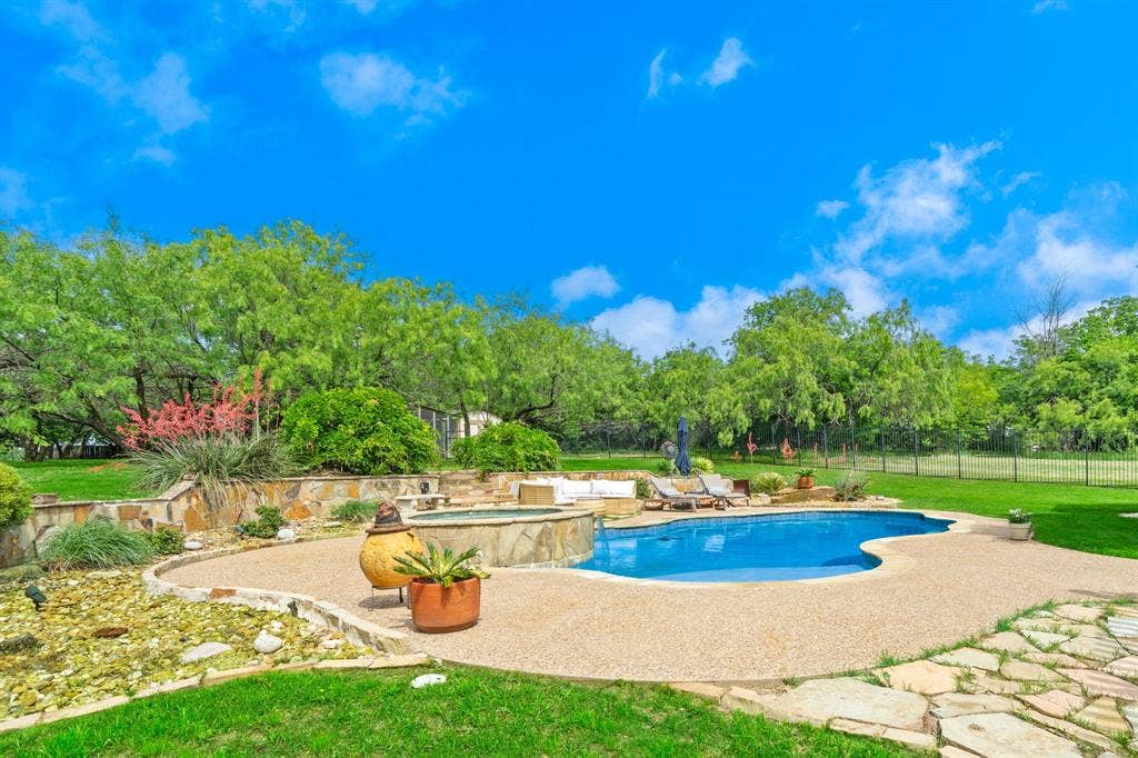 9111 Cliffside, Grand Prairie, TX 75104 9111 Cliffside, Grand Prairie, TX 75104