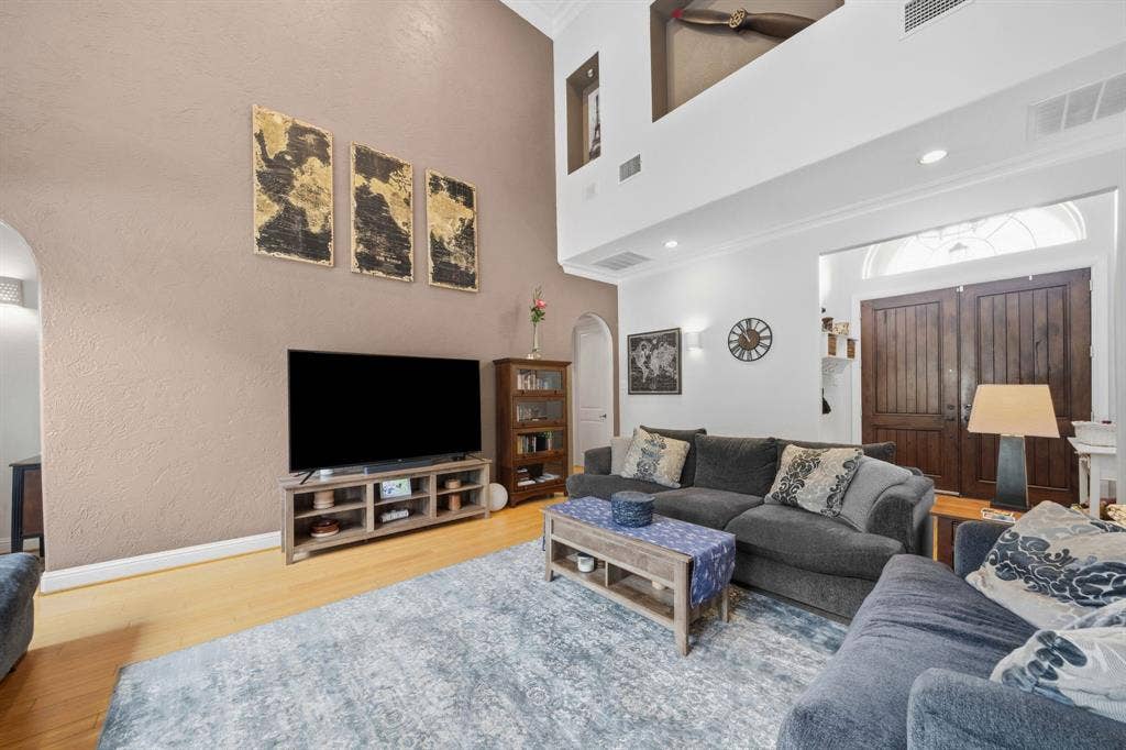 9111 Cliffside, Grand Prairie, TX 75104 9111 Cliffside, Grand Prairie, TX 75104