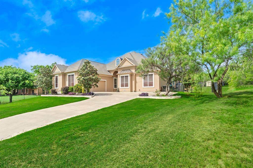 9111 Cliffside, Grand Prairie, TX 75104 9111 Cliffside, Grand Prairie, TX 75104