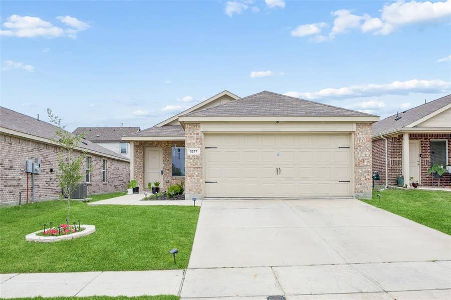 Property photo for 1577 Forge Pond Lane, Forney, TX