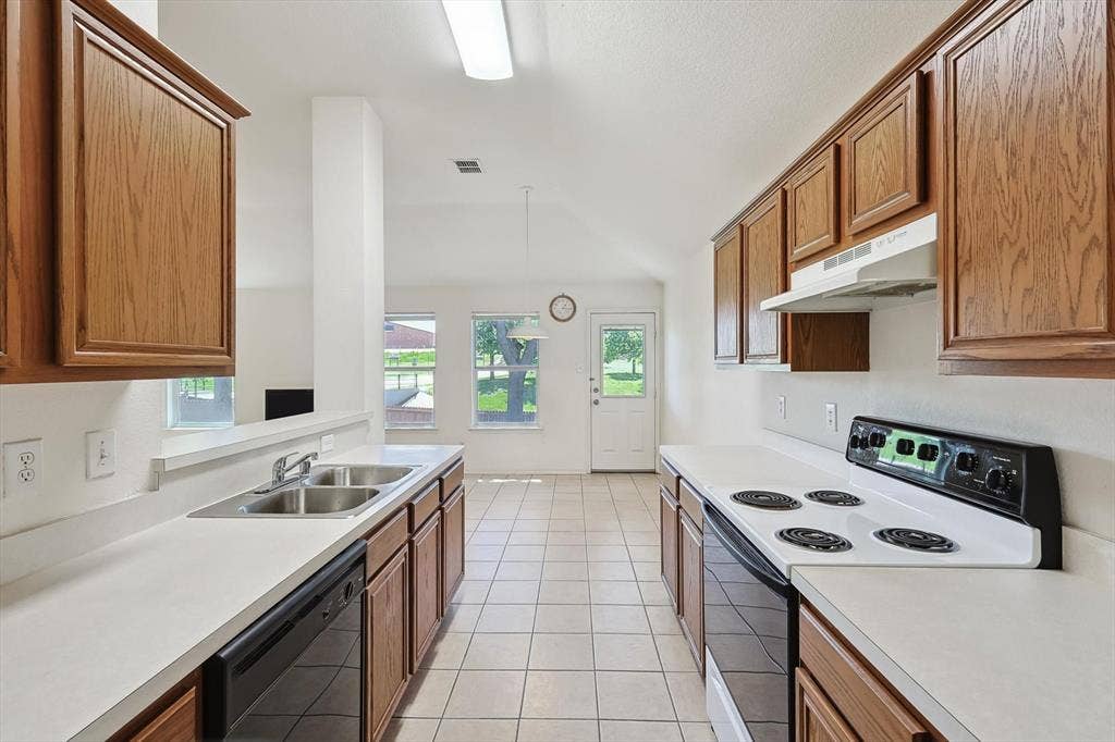 5424 Elk Ridge Drive, Watauga, TX 76137 5424 Elk Ridge Drive, Watauga, TX 76137