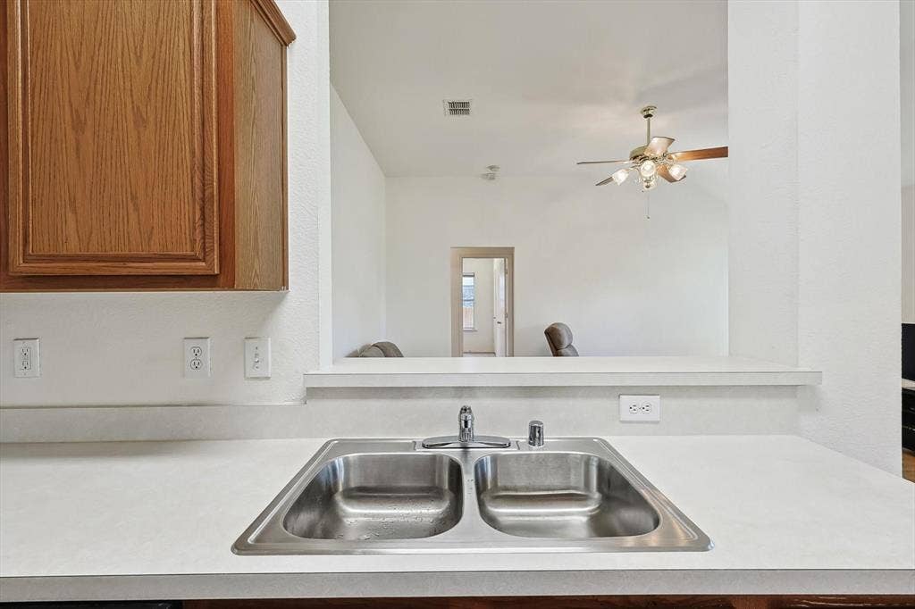 5424 Elk Ridge Drive, Watauga, TX 76137 5424 Elk Ridge Drive, Watauga, TX 76137