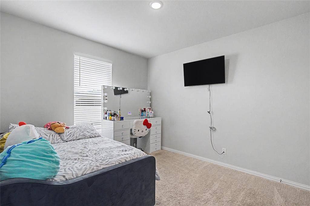 185 Chester Road, Springtown, TX 76082 Carpeted room featuring a single window with horizontal blinds, neutral wall paint, and white baseboards
