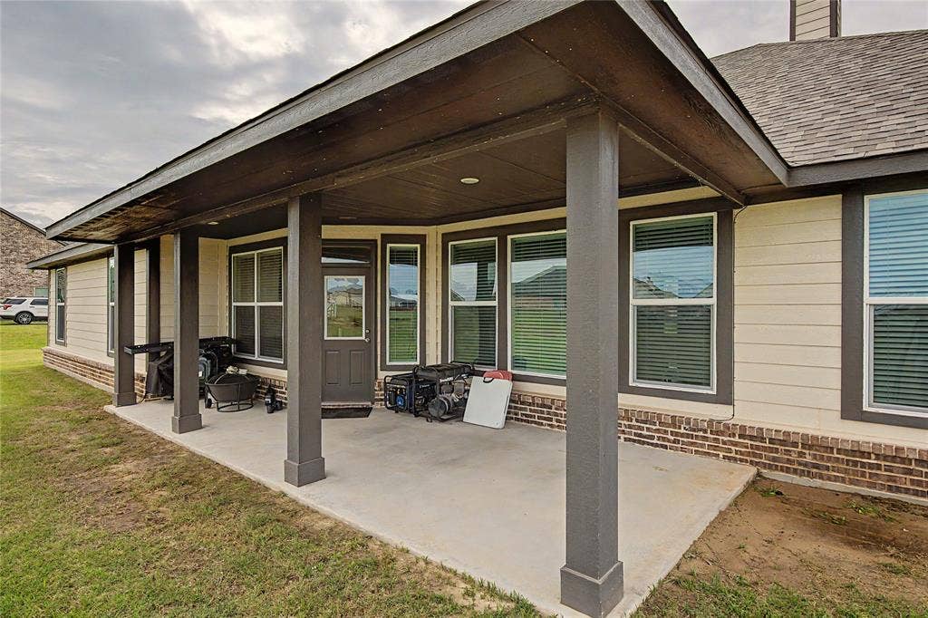 185 Chester Road, Springtown, TX 76082 Covered patio with a concrete slab, supported by four square columns