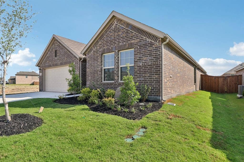 7424 Sunset Valley Lane, Denton, TX 76259