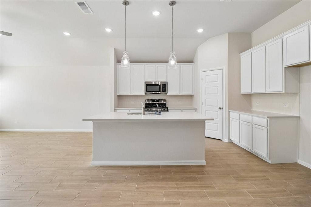 7424 Sunset Valley Lane, Denton, TX 76259
