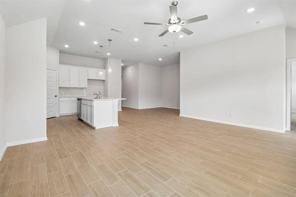 7424 Sunset Valley Lane, Denton, TX 76259