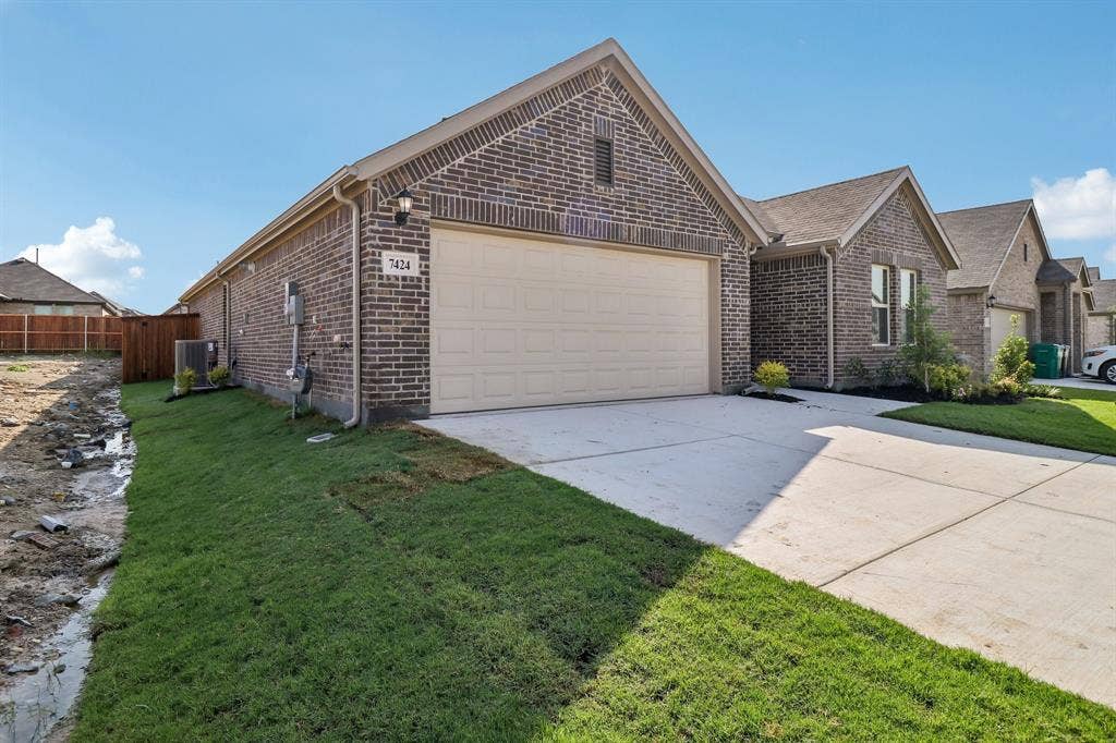 7424 Sunset Valley Lane, Denton, TX 76259