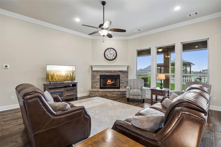 Property photo for 8221 Palmer Lane, Waxahachie, TX