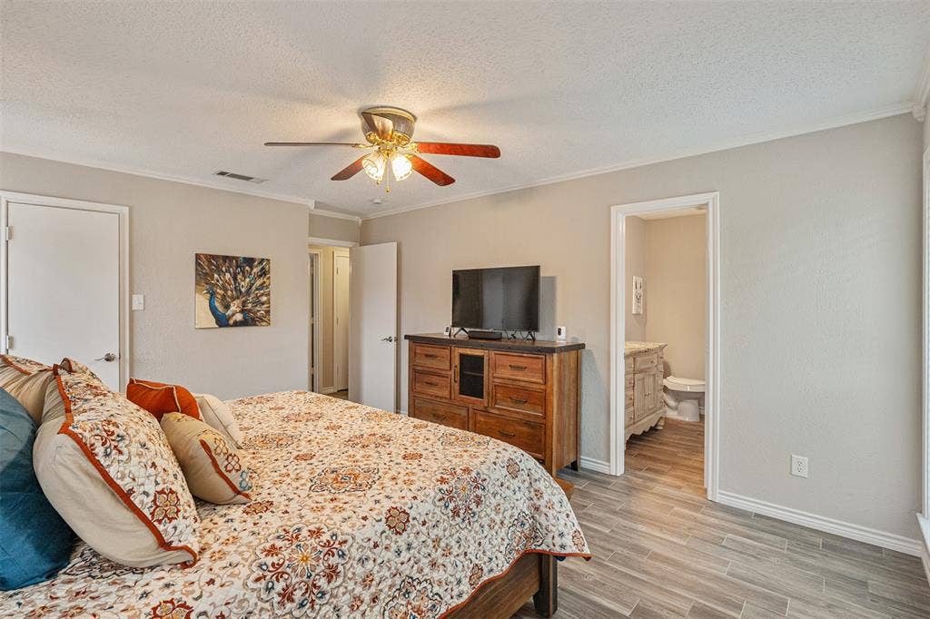 1102 Mill Run Road, Athens, TX 75751 Primary bedroom with ensuite bath.