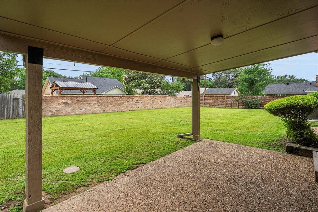 1102 Mill Run Road, Athens, TX 75751 Covered patio-backyard