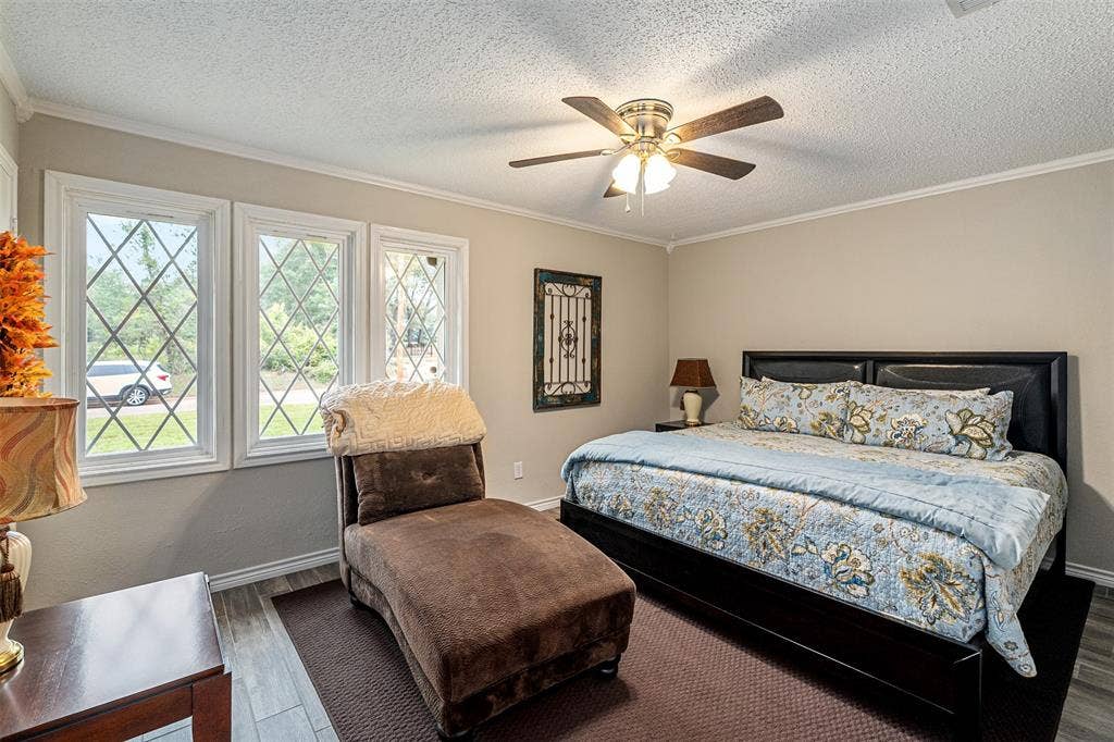 1102 Mill Run Road, Athens, TX 75751 Bedroom 2 with king size bed.