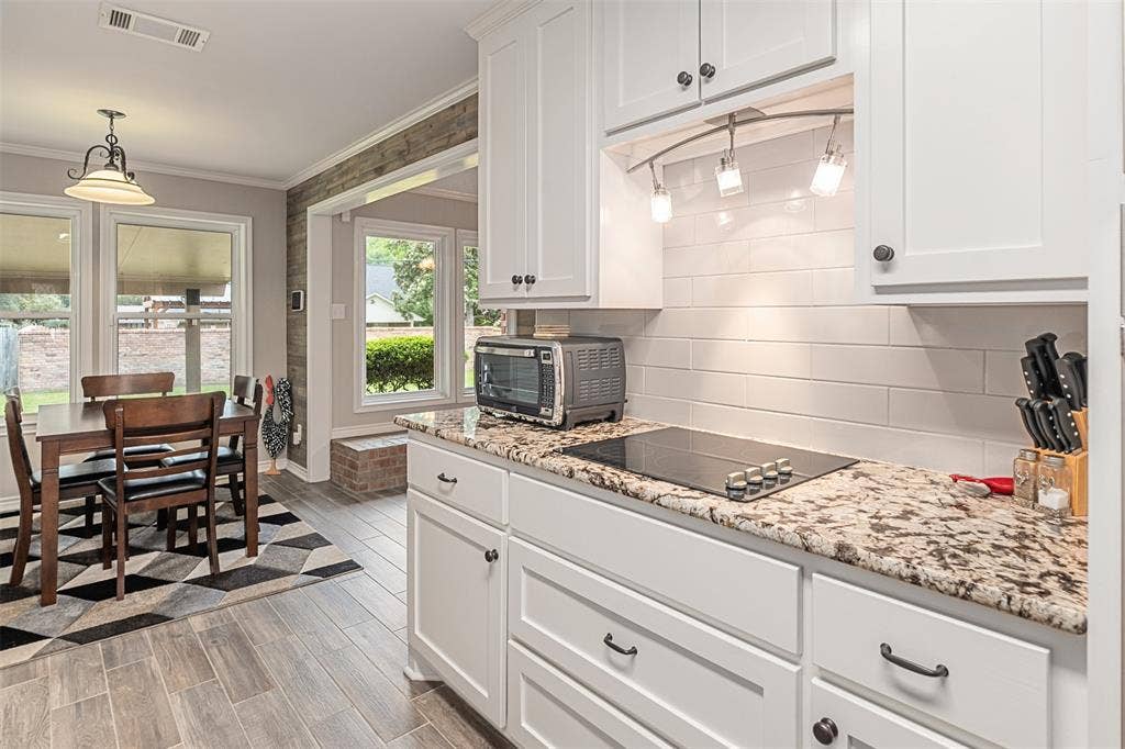 1102 Mill Run Road, Athens, TX 75751 All new cabinets and granite countertops.