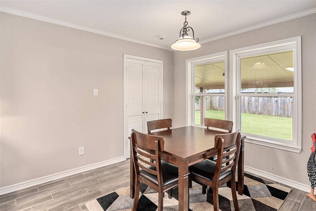 1102 Mill Run Road, Athens, TX 75751 Breakfast area off of kitchen looking into backyard.