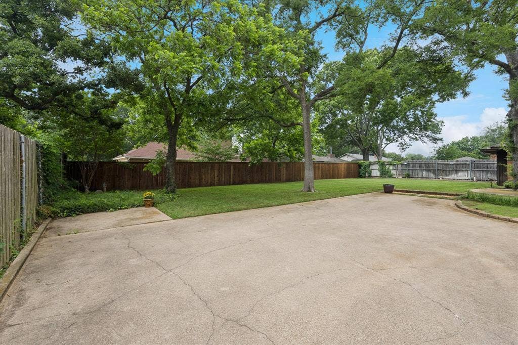 1401 Clover Hill Road, Mansfield, TX 76063 1401 Clover Hill Road, Mansfield, TX 76063