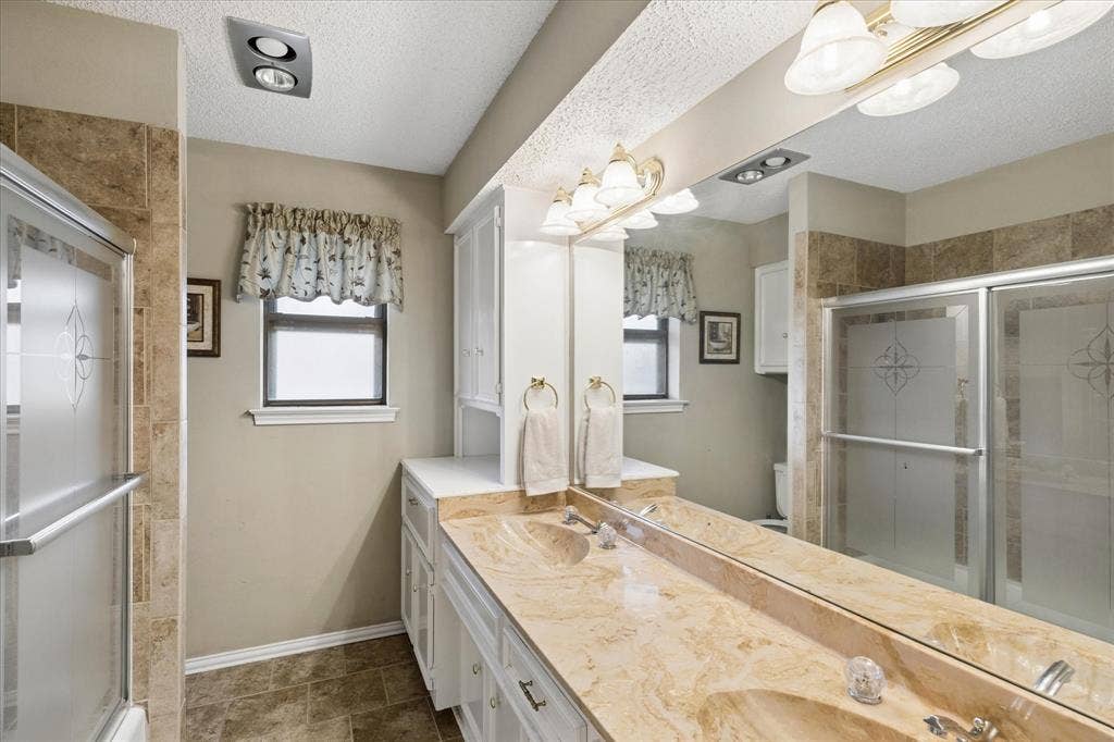 1401 Clover Hill Road, Mansfield, TX 76063 1401 Clover Hill Road, Mansfield, TX 76063