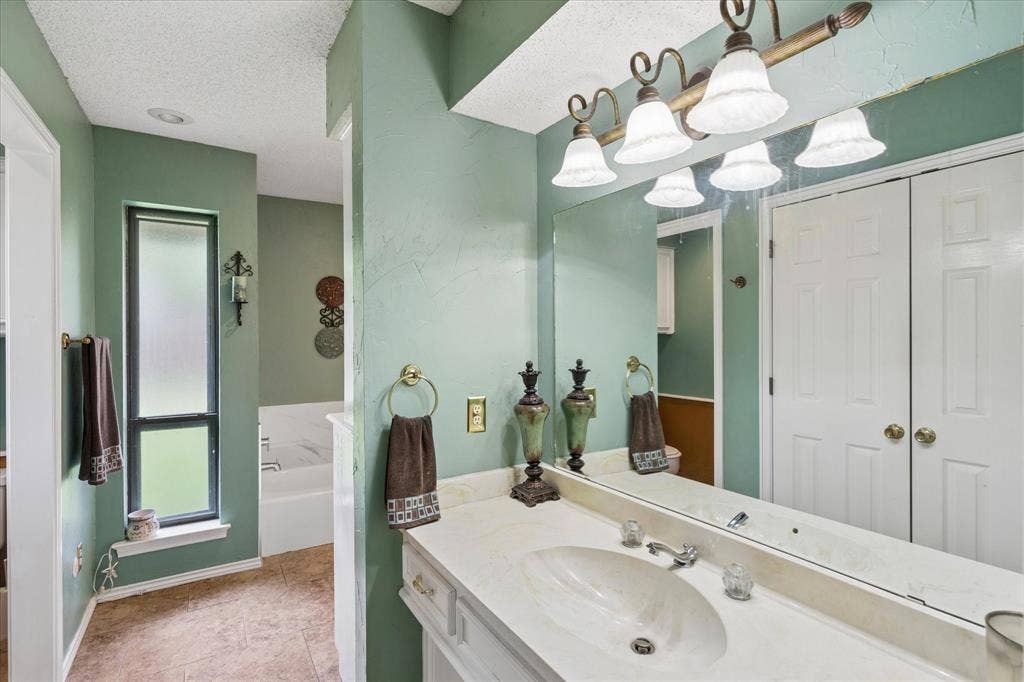 1401 Clover Hill Road, Mansfield, TX 76063 1401 Clover Hill Road, Mansfield, TX 76063