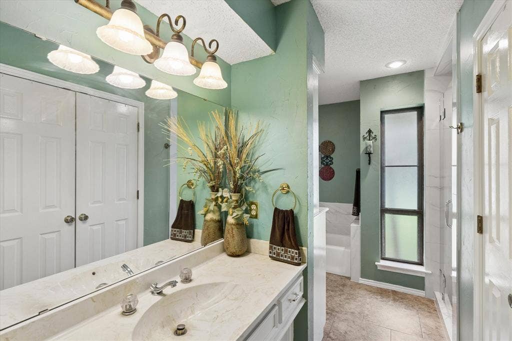 1401 Clover Hill Road, Mansfield, TX 76063 1401 Clover Hill Road, Mansfield, TX 76063
