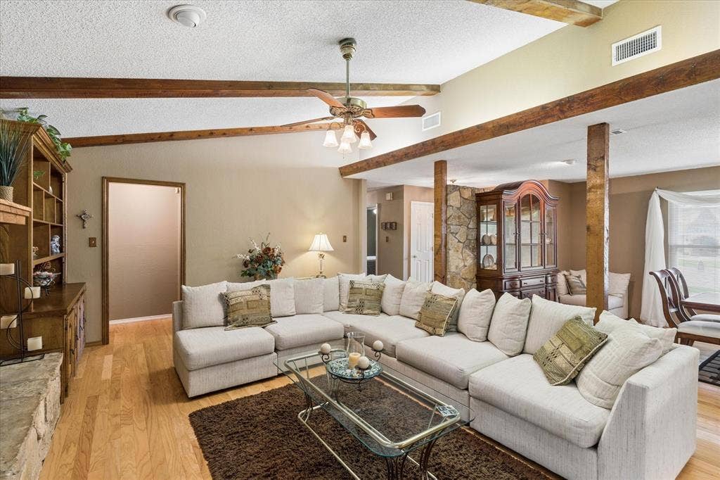 1401 Clover Hill Road, Mansfield, TX 76063 1401 Clover Hill Road, Mansfield, TX 76063