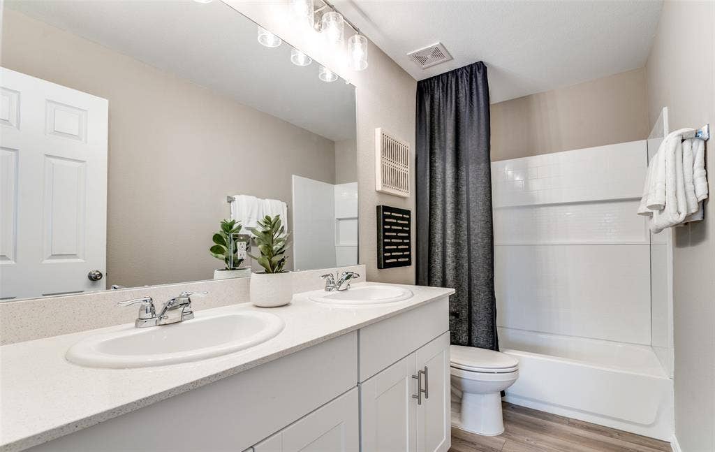 816 Springwell Drive, Princeton, TX 75407 *Model Representation - Spacious secondary bathroom