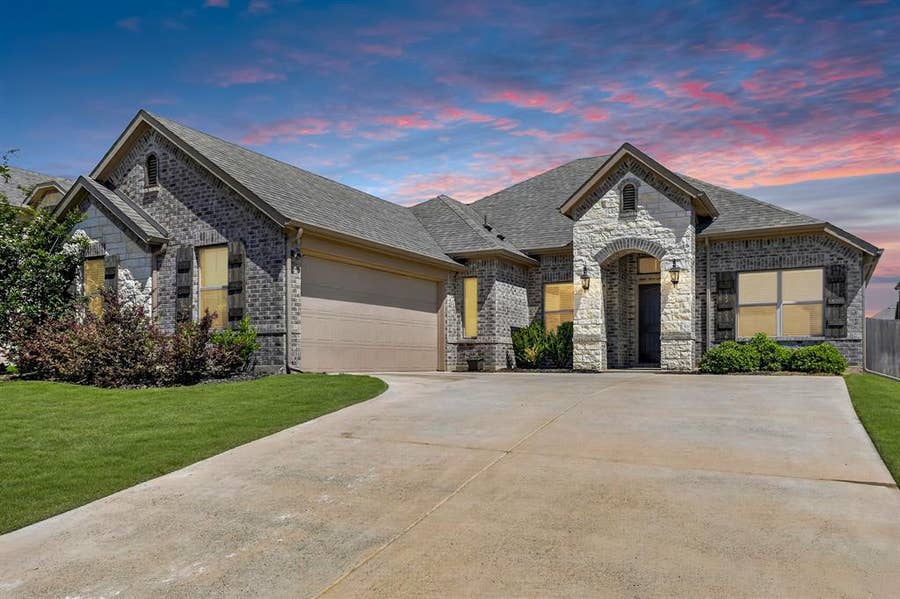 Property photo for 136 Gleeson Drive, Red Oak, TX