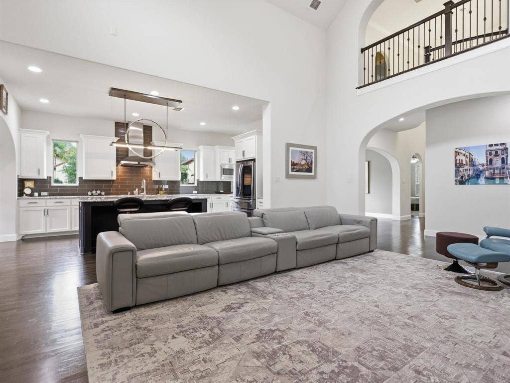 2724 Dames Lane, Irving, TX 75063 2724 Dames Lane, Irving, TX 75063