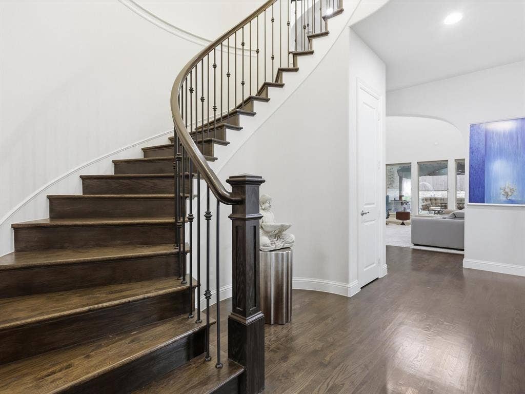 2724 Dames Lane, Irving, TX 75063 2724 Dames Lane, Irving, TX 75063