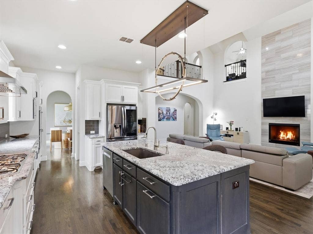 2724 Dames Lane, Irving, TX 75063 2724 Dames Lane, Irving, TX 75063