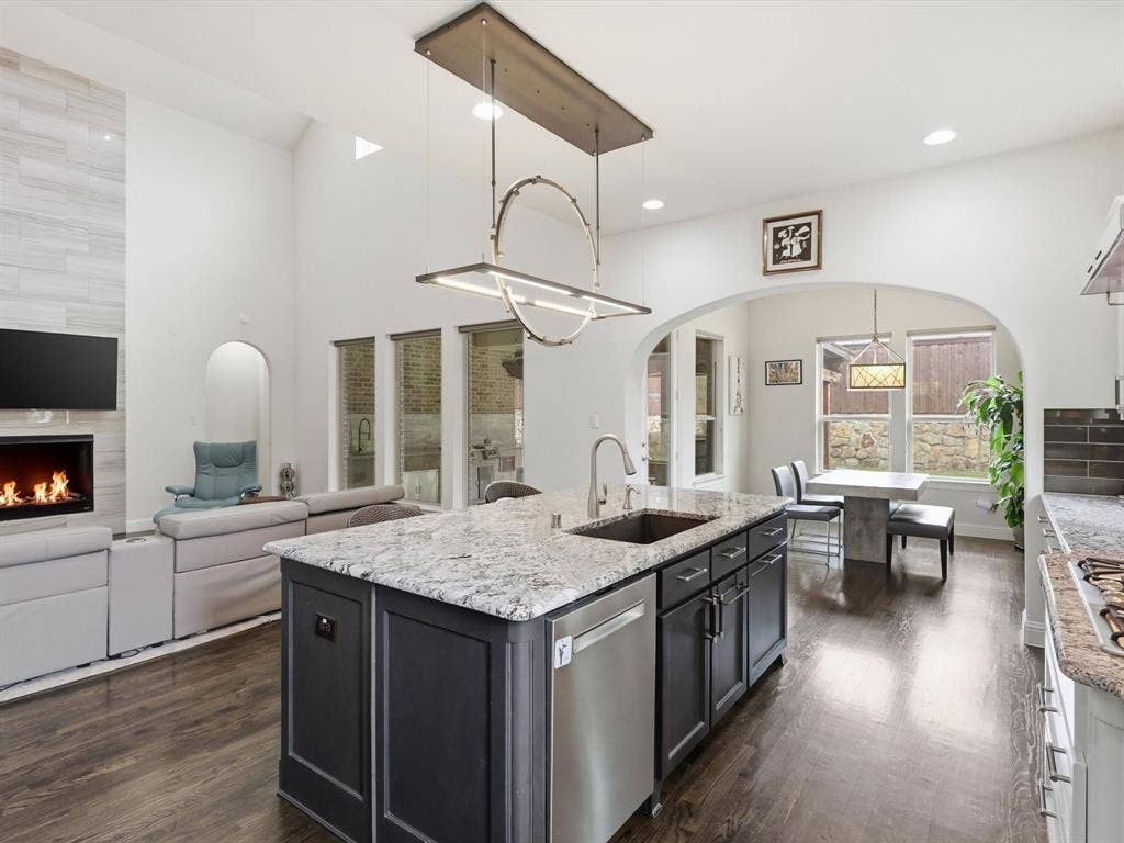 2724 Dames Lane, Irving, TX 75063 2724 Dames Lane, Irving, TX 75063