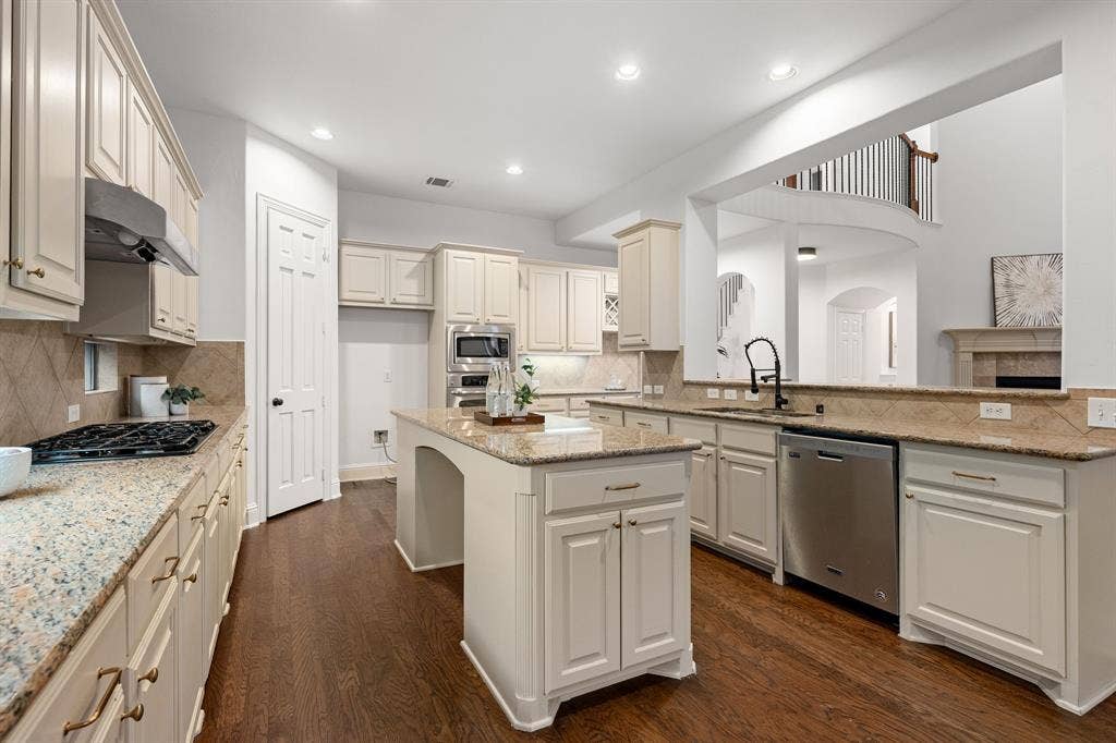 1490 Wesley Drive, Allen, TX 75013 1490 Wesley Drive, Allen, TX 75013