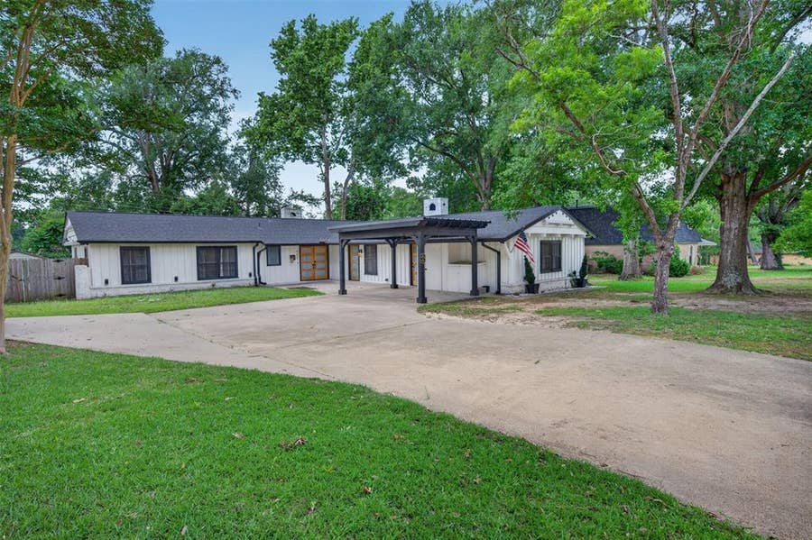Property photo for 902 Ward Lane, Athens, TX