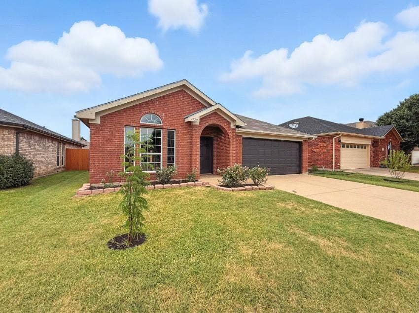 Property photo for 4720 Topaz Lane, Granbury, TX