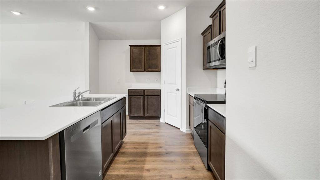 200 Bandit Trail, Terrell, TX 75160 Kitchen featuring an island with a double basin sink and stainless steel dishwasher