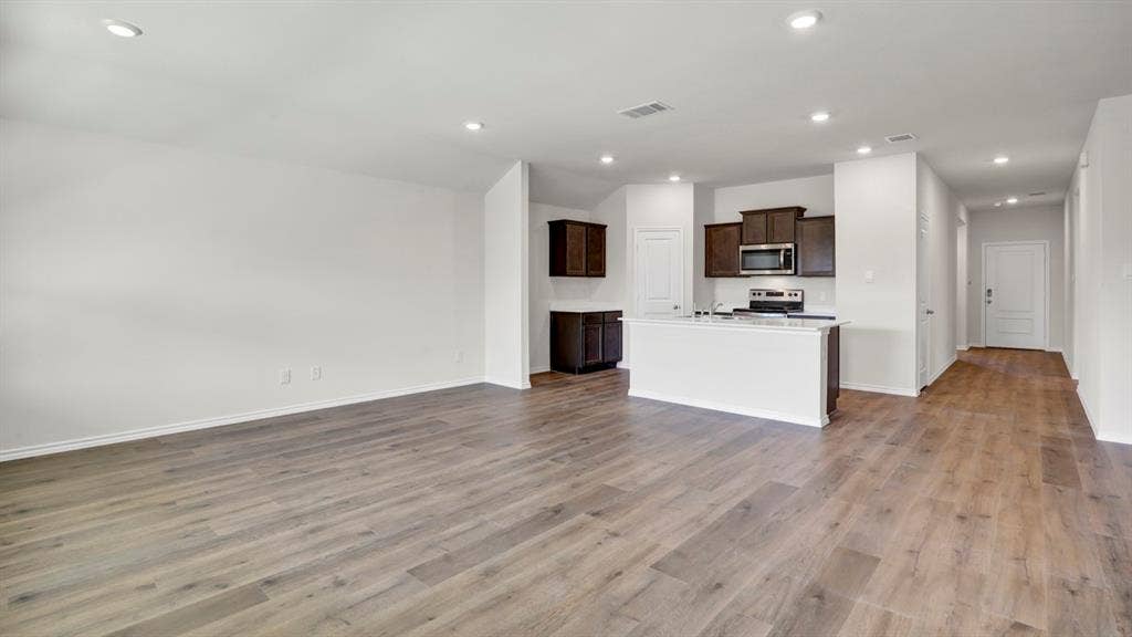 200 Bandit Trail, Terrell, TX 75160 Spacious living area featuring wood-finish flooring and recessed lighting