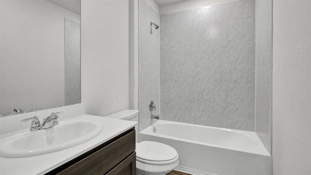 200 Bandit Trail, Terrell, TX 75160 Bathroom featuring a single vanity with a white countertop, an undermount sink, and chrome fixtures