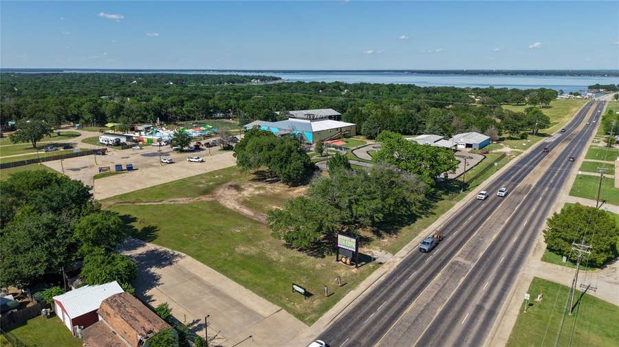 Property photo for 600 E Cedar Creek Parkway, Seven Points, TX
