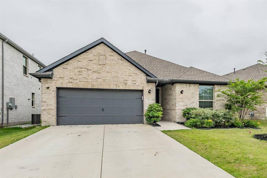 Property photo for 601 Bethpage Drive, Red Oak, TX