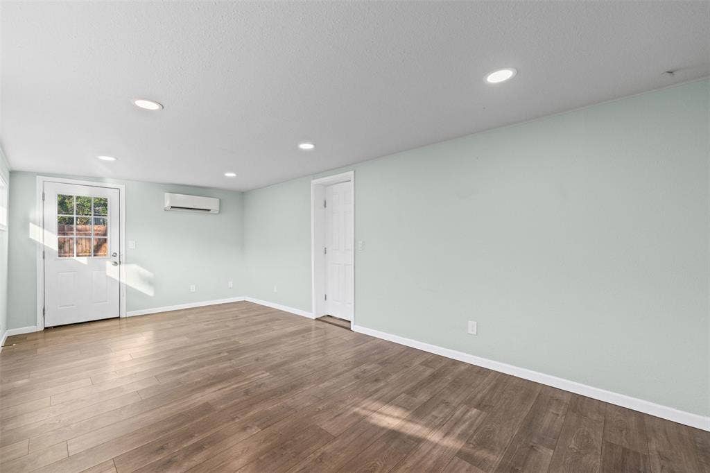 1123 Saturn Drive, Cedar Hill, TX 75104 1123 Saturn Drive, Cedar Hill, TX 75104