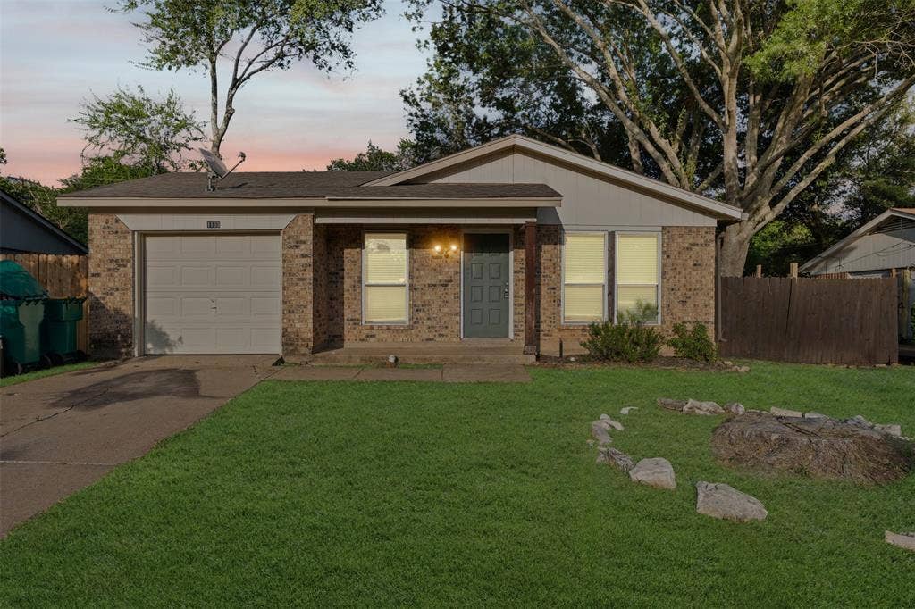 1123 Saturn Drive, Cedar Hill, TX 75104 1123 Saturn Drive, Cedar Hill, TX 75104