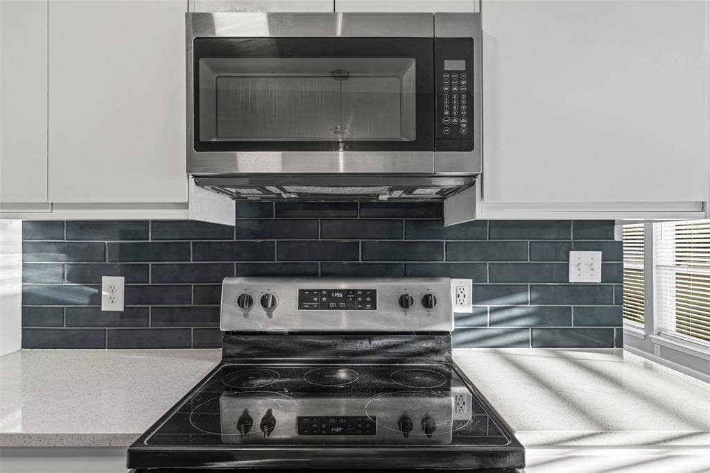 1123 Saturn Drive, Cedar Hill, TX 75104 1123 Saturn Drive, Cedar Hill, TX 75104