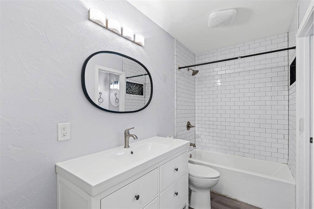 1123 Saturn Drive, Cedar Hill, TX 75104 1123 Saturn Drive, Cedar Hill, TX 75104