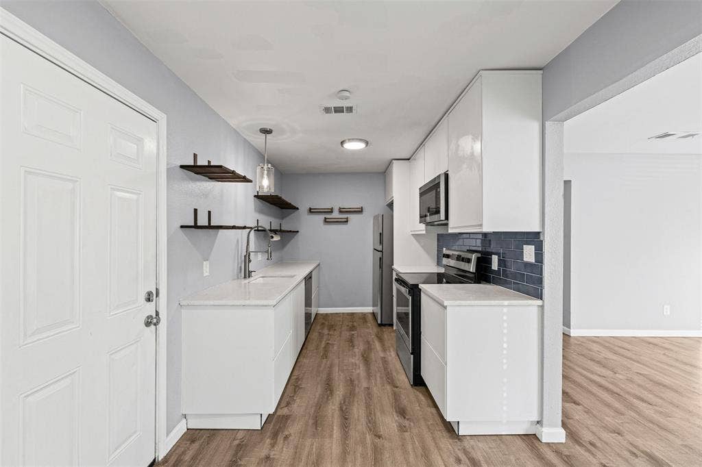 1123 Saturn Drive, Cedar Hill, TX 75104 1123 Saturn Drive, Cedar Hill, TX 75104