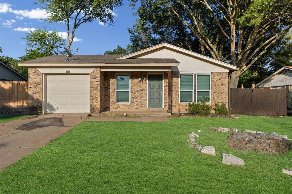 1123 Saturn Drive, Cedar Hill, TX 75104 1123 Saturn Drive, Cedar Hill, TX 75104