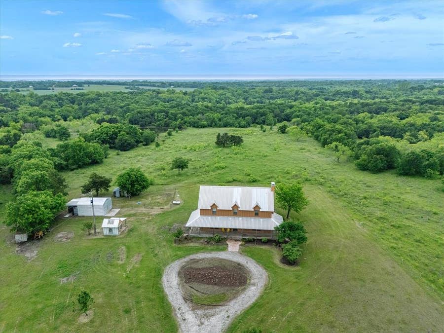 Property photo for 750 Lyons Road, Ennis, TX