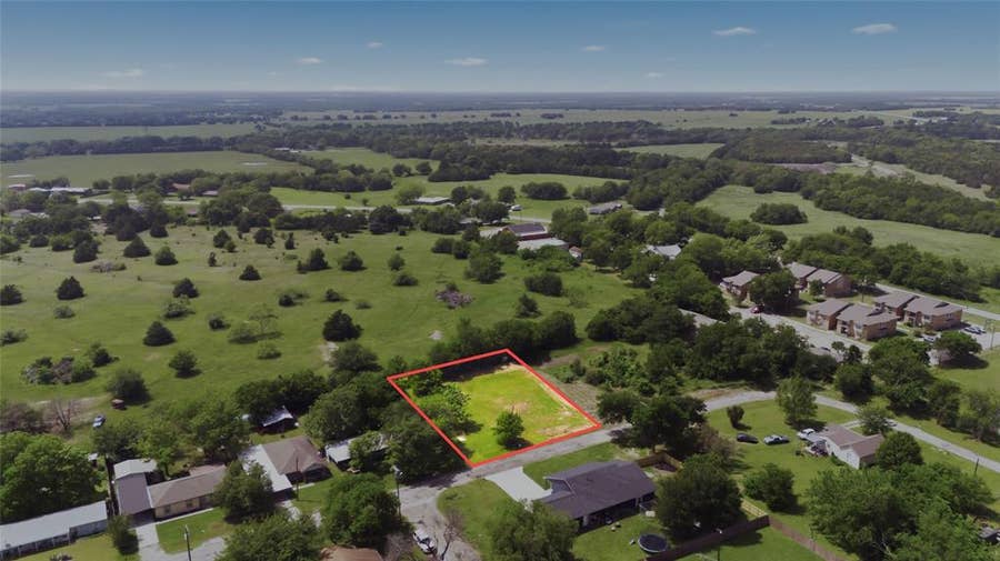 Property photo for 204 S Grand Avenue, Wolfe City, TX