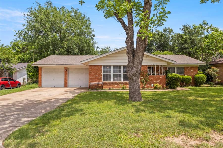 Property photo for 1021 Blue Lake, Fort Worth, TX