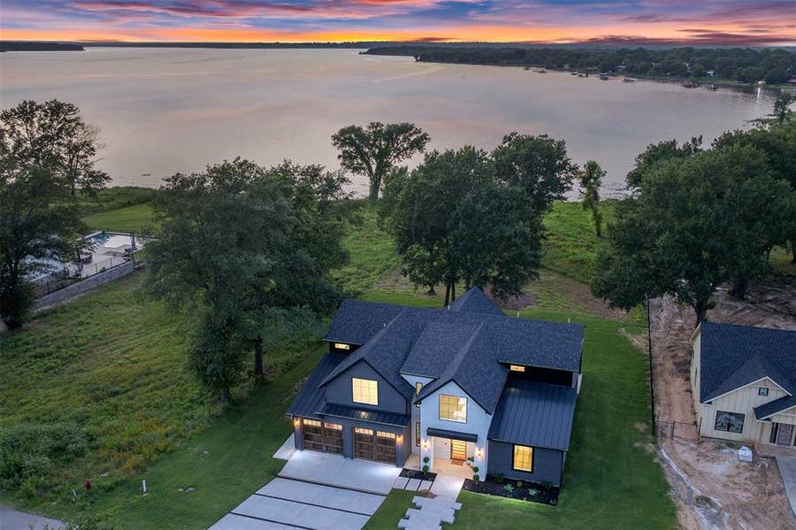 Property photo for 1524 Shoreline Drive, Mabank, TX