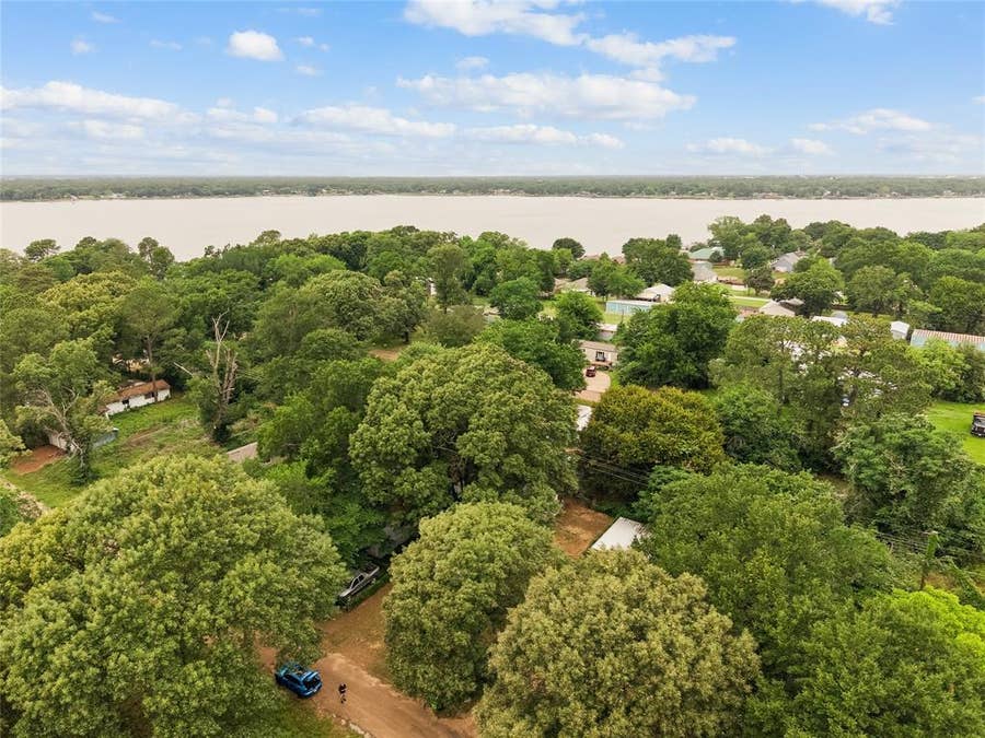 Property photo for 117 Crestwood Drive, Mabank, TX
