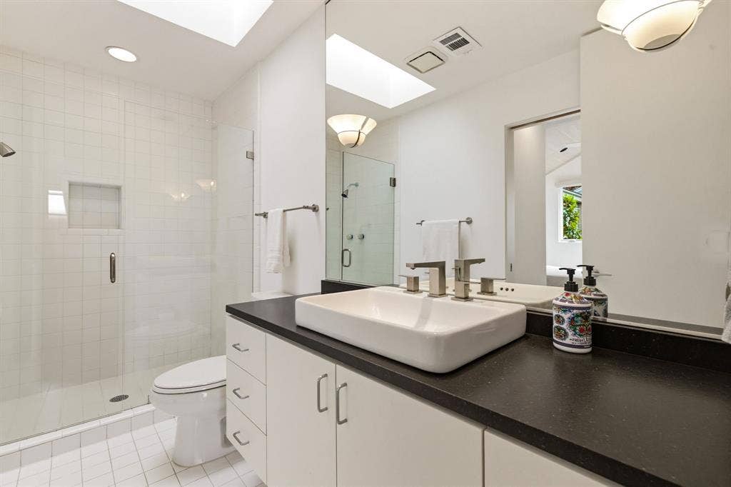 9 Hallshire Court, Dallas, TX 75225 9 Hallshire Court, Dallas, TX 75225